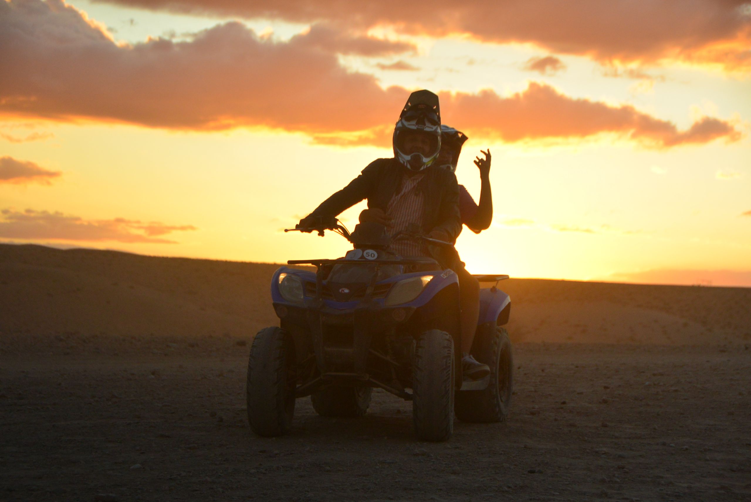 Agafay Short Combo: 1h Quad + Dinner (Luxury Camp)